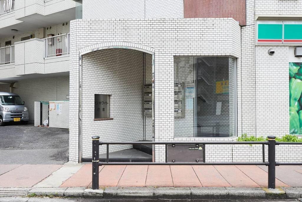 Sun White Gyoutoku 301 Apartment *