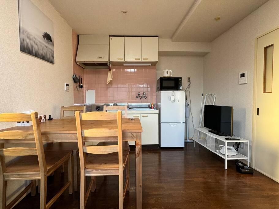 Sun White Gyoutoku 301 Apartment